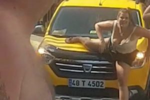 Alkollü İngiliz turist herkesi şaşkına çevirdi
