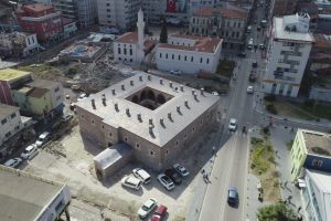 Tarihi eserler ayağa kaldırılıyor