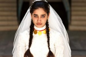 Oyuncu Miraloğlu, kendisinden 48 yaş büyük adamla evlendi