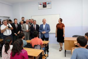 Mardin'in sınır köyünde okul açılışı