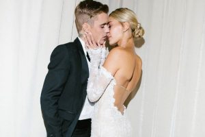 Hailey Bieber sır gibi sakladığı gelinliğini ilk kez gösterdi