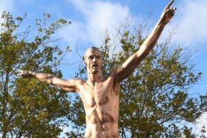 Ibrahimovic'in heykeli dikildi