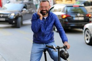 Sapık fotoğrafçı stüdyoya gizli kamera koyup çalışanları ve müşterileri kaydetti