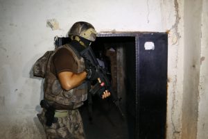 Adana merkezli 5 ilde dev çete operasyonu: 74 gözaltı kararı
