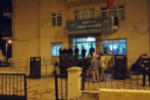 Polis memuruna bıçaklı saldırı
