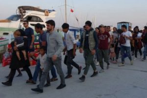 İzmir'de 239 düzensiz göçmen yakalandı