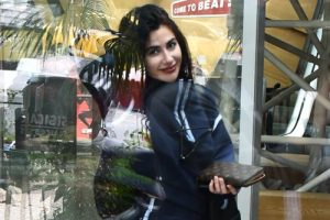 Nesrin Cavadzade'ye bakarken kaza yaptı