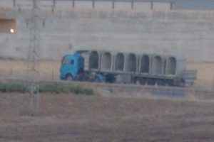 YPG'li teröristler beton bloklarla tünel inşa ediyor