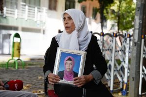 PKK'nın kaçırdığı kızını, alyansını satarak okutuyordu