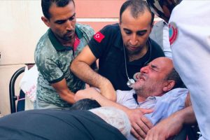 Evlat nöbeti tutan baba baygınlık geçirdi