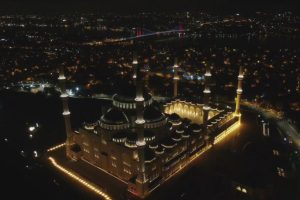 Tüm camilerde Fetih Suresi okundu
