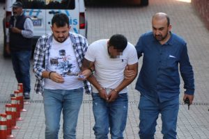 Bisiklet ve bebek arabası hırsızı polisten kaçamadı