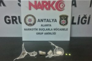 Şüpheli araçtan uyuşturucu çıktı