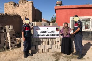 Para ve elma çalan hırsız yakalandı