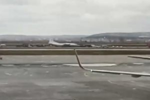 Askeri nakliye uçağı gövdesi üzerine iniş yaptı