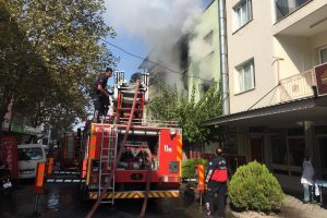 Eşi boşanma davası açınca, kiracı olduğu evi yaktı