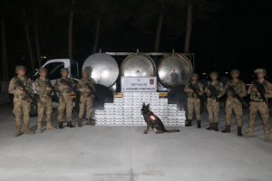 Siirt'te süt tankının içine gizlenmiş kaçak sigara ele geçirildi
