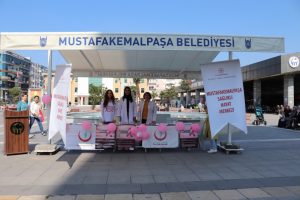 Bursa Mustafakemalpaşa'da meme kanseri için yürüdüler