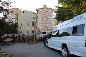 Öğrenci servisi kaza yaptı 8'i öğrenci 9 yaralı