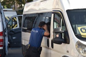 Tur şirketi şoförü, minibüste ölü bulundu