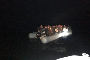 İzmir'de 51 kaçak göçmen yakalandı