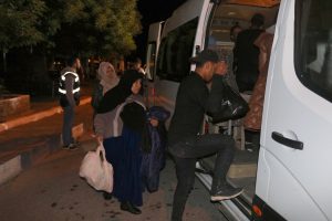Foça'da 42 göçmen yakalandı