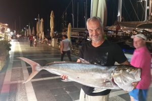30 kiloluk Akya balığı görenleri şaşırttı