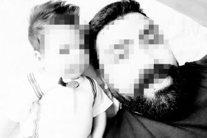 Tüfeğini temizlerken 3 aylık oğlunu vurdu