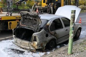 Türk Büyükelçiliği'nin aracı kundaklandı