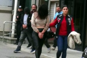 Şoförü kadınla oyalayıp, kamyonları çaldılar
