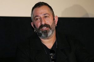 Cem Yılmaz'dan Mehmetçik Vakfı'na destek