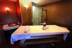 Fuhuş operasyonunda 2 masaj salonu mühürlendi