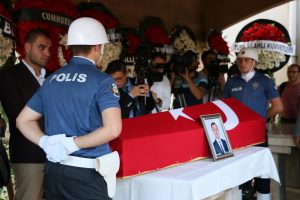 Akçakale'de şehit olan memur, son yolculuğa uğurlandı