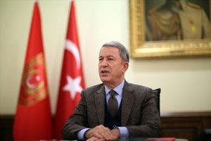 Bakan Akar, şehit ailelerine başsağlığı diledi