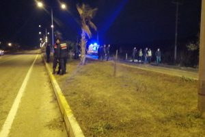 Yol kenarında otobüs beklerken otomobilin çarptığı 3 kadın, öldü