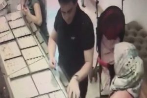 Müşteri kılığında hırsızlık