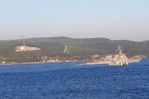 ABD savaş gemisi Çanakkale Boğazı'ndan geçti