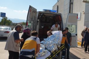 Bursa'da genç kız yanan evini söndürmek isterken yanarak ağır yaralandı