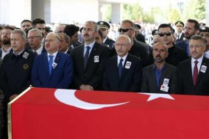 Türkiye kahramanlarını uğurladı