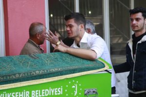 Almanya'da ölü bulunan genç Bursa'da toprağa verildi
