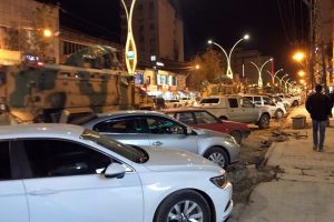 Yüksekova'dan Irak sınırına askeri sevkiyat