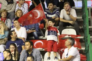 Basketbol maçında barış pınarı harekatına destek