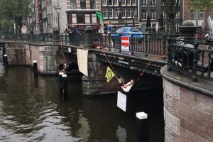 Hollanda'da 130 çevreci aktivist gözaltına alındı