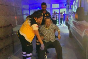 Midibüs ile traktör çarpıştı: 5 yaralı