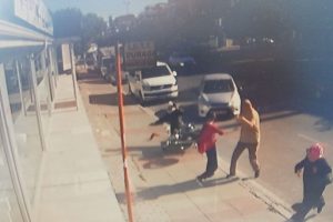 Motosiklet kazası kameralara yansıdı