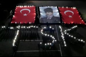 Öğrencilerden Barış Pınarı Harekatı'na Komando Marşı ile destek