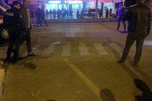 Üniversiteli genç kıza çarpıp kaçtı