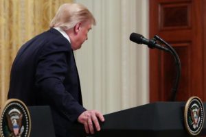 Beyaz Saray'da 'gergin' toplantı! Sinirlenen Trump kısa kesti...