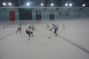 Bursa'nın ilk Olimpik Buz Pateni-Hokeyi Salonu açıldı