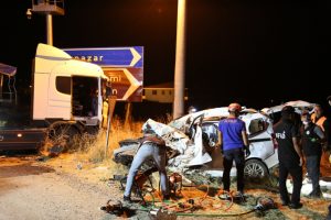 Tunceli'de tır ile hafif ticari araç çarpıştı: 4 ölü
